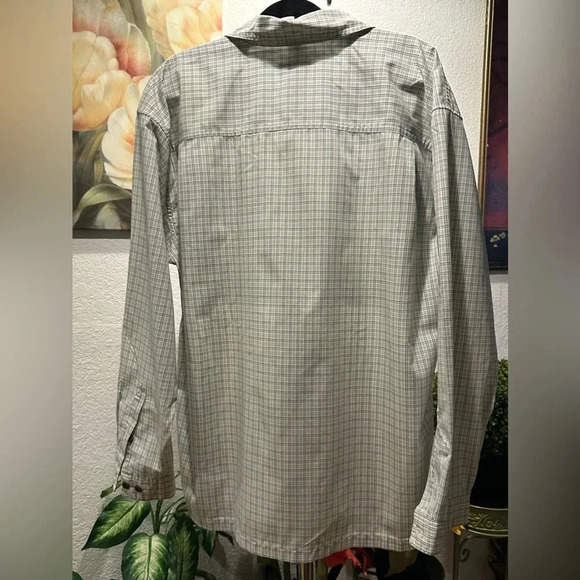 Patagonia Men's Long-Sleeved button down Shirt size XL - Picture 2 of 9